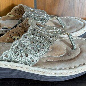 Clarks Artisan Leather Thong Sandal Gold Women's Sz 7.5